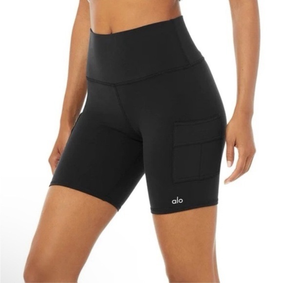 ALO Yoga Pants - Alo Yoga Biker Shorts High rise Waist Cargo pockets Black 7” Inseam workout